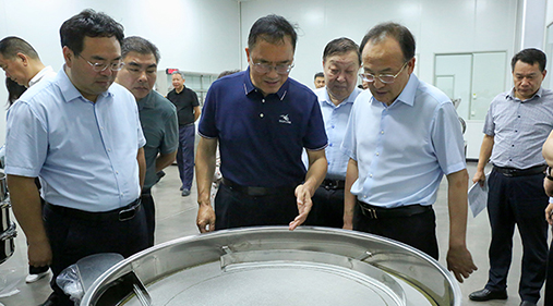 新鄉市市長魏建平蒞臨高服篩機調研指導